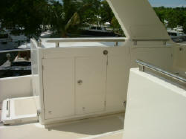 Yacht Cabinet